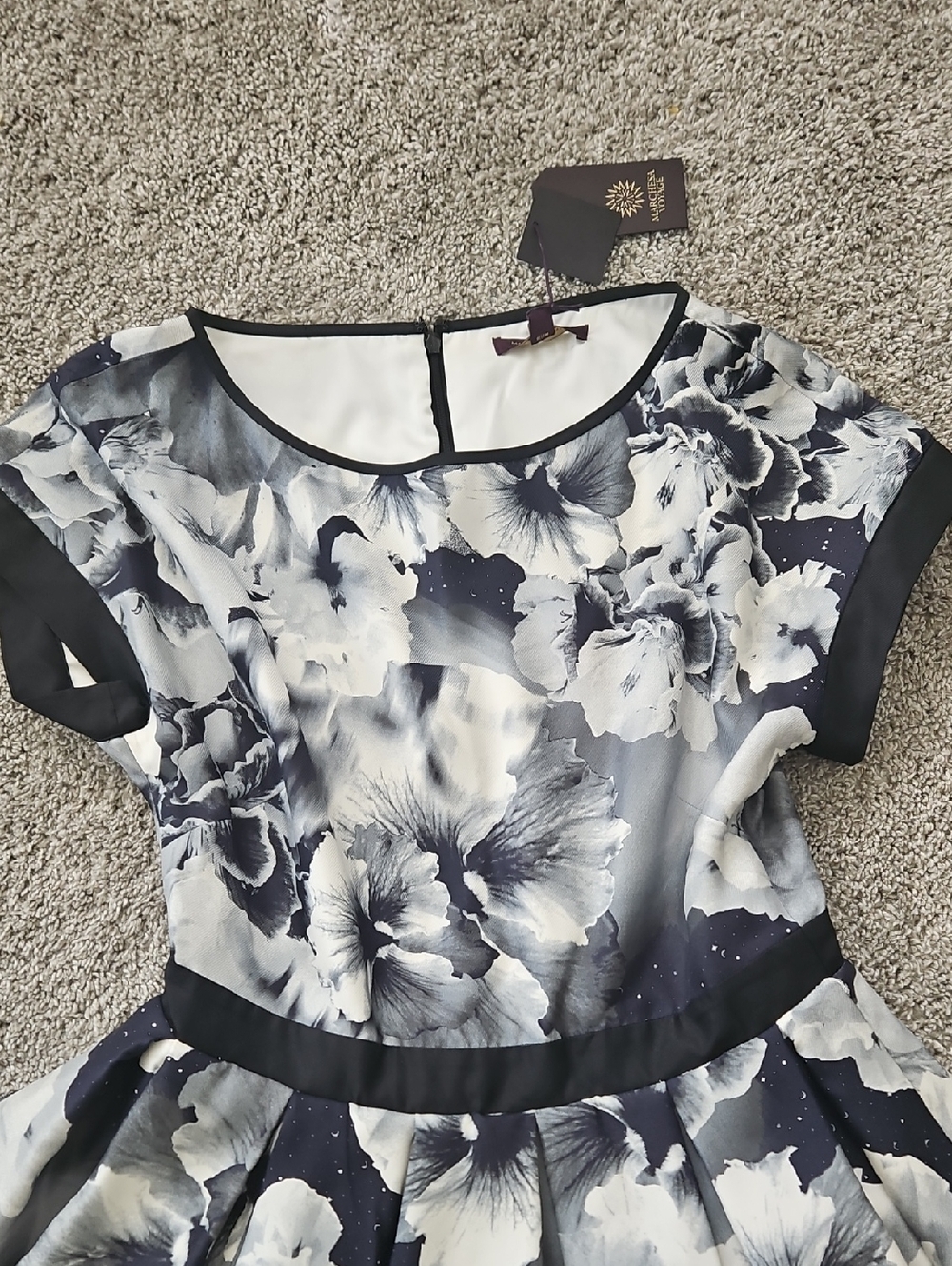 NWT Marchesa Black & White Floral Fit-and-Flare Dress 10 - Picture 4 of 11